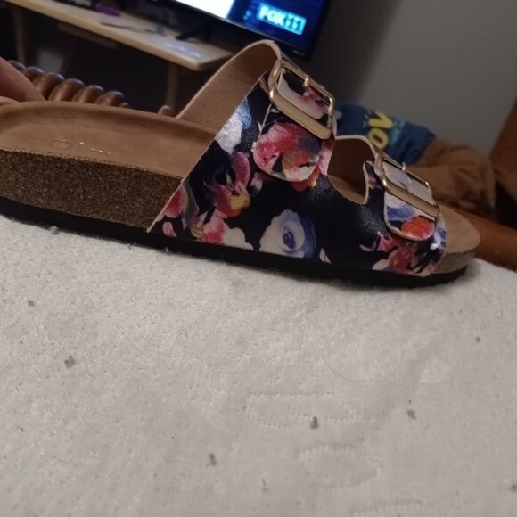 Sarah - Picture 3 of 3